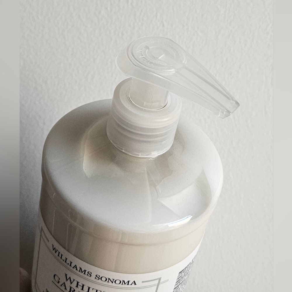 Williams Sonoma White Gardenia Hand Lotion - 16oz - Picture 4 of 5
